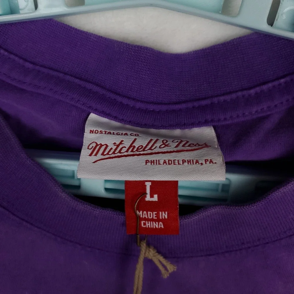 Washington Huskies Mitchell & Ness NCAA‎ Large Shirt Embroidery Logo Pocket NWT